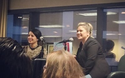 Kelly Clarkson almost upstaged by child at Texas Book Festival. Almost.