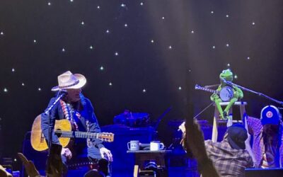Kermit The Frog and Willie Nelson Bring The Rainbow Connection to Luck Reunion